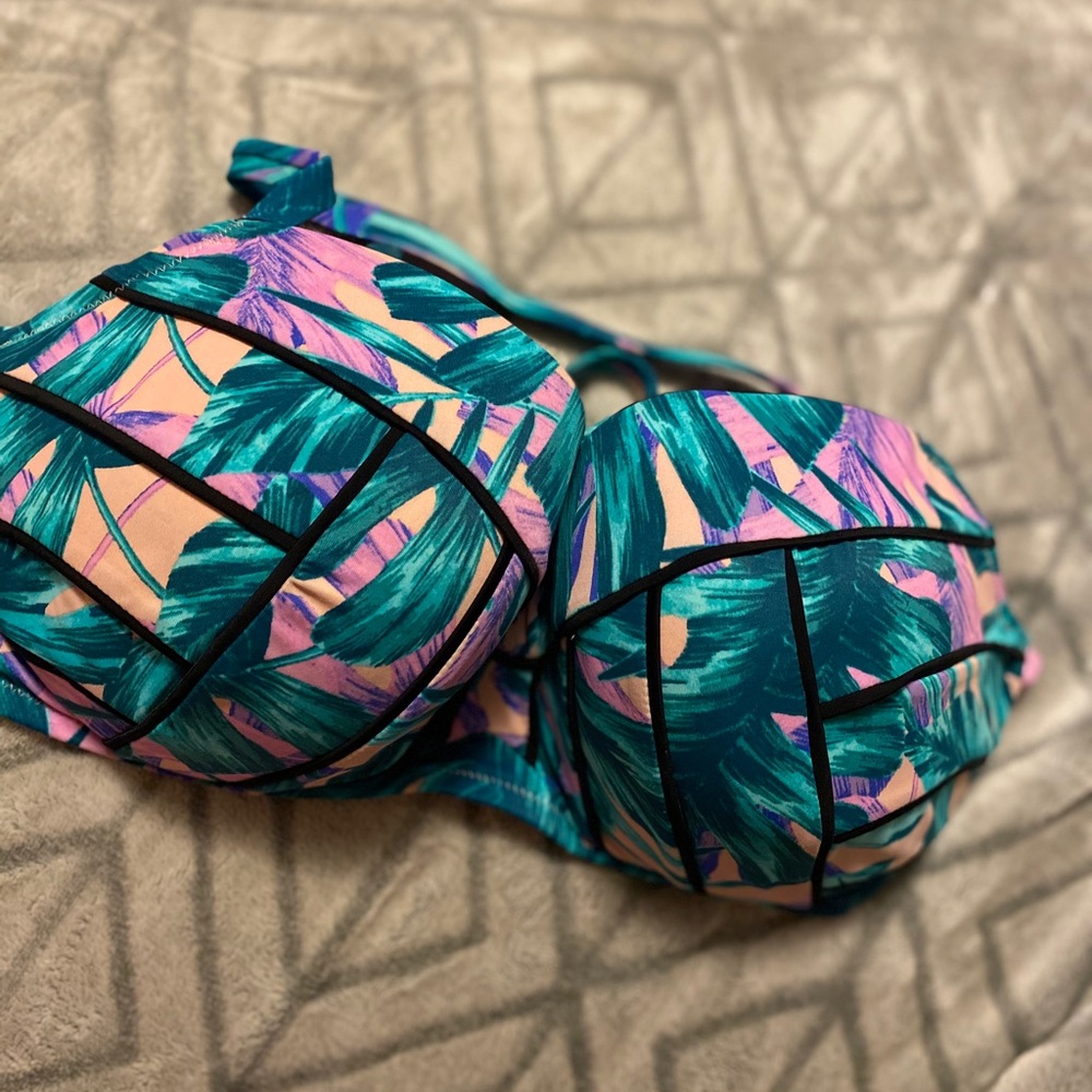 Floral print crisscross back bikini top